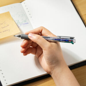Deli Arris Q182 4-Color Ballpoint Pen, 0.7mm Medium Point, Retractable Multi-Color Ink (Black, Blue, Red, Green), Soft Ergonomic Grip. - Image 3